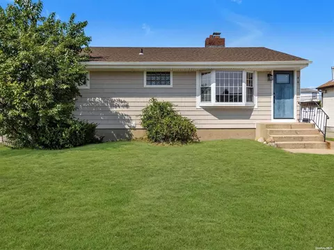 44 Van Buren St, Freeport, NY 11520