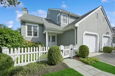9 Brittany Ln #9, Westhampton Beach, NY 11978