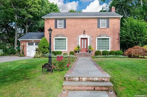 546 Richland Blvd, Brightwaters, NY 11718