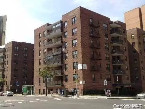 138-70 Elder Ave #7E, Flushing, NY 11355