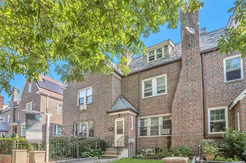 33-27 86th St, New York, NY 11372