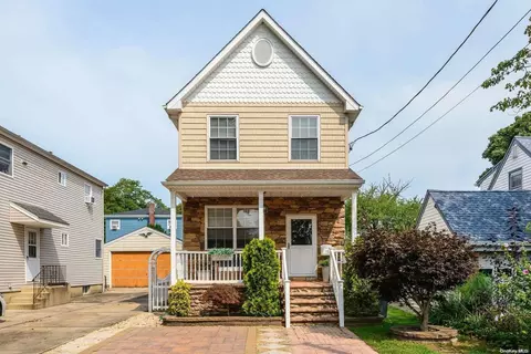 108 Shields Ave, North Hempstead, NY 11596