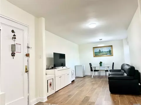 25-34 Union St #4G, Flushing, NY 11354