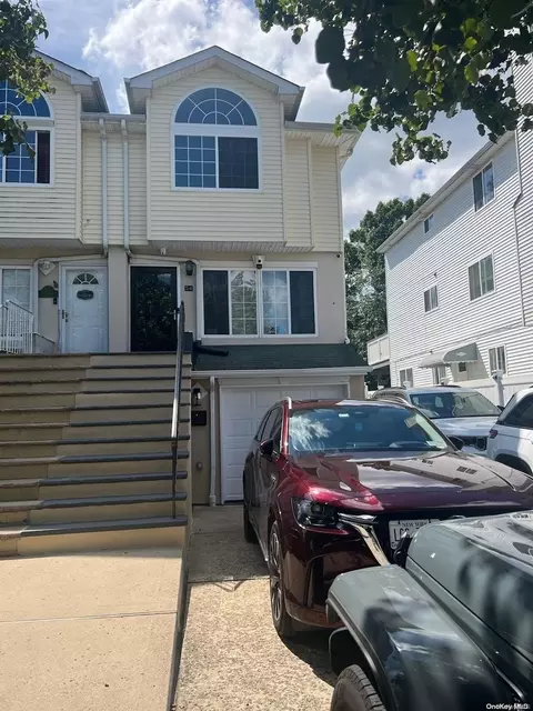 54 Ludwig Ln, Staten Island, NY 10303