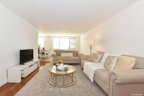 1 Birchwood Ct #4G, North Hempstead, NY 11501