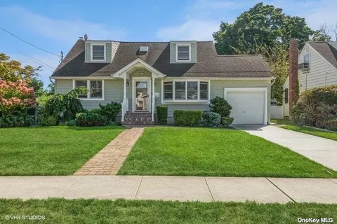 244 N Chestnut St, Massapequa, NY 11758