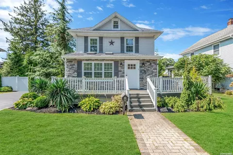22 Brown St, West Babylon, NY 11704
