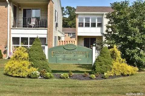 215 E Main St #14, East Islip, NY 11730
