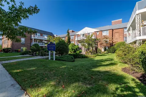 120 Morris Ave #A6, Rockville Centre, NY 11570