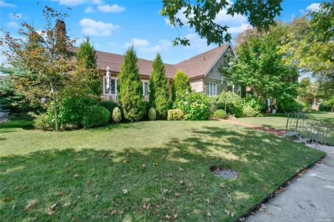 219 Beach 144th St, Neponsit, NY 11694