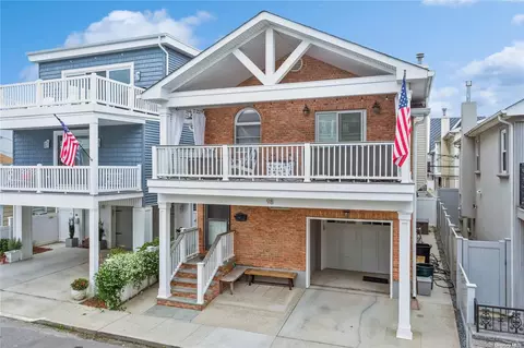 98 Wisconsin St, Long Beach, NY 11561