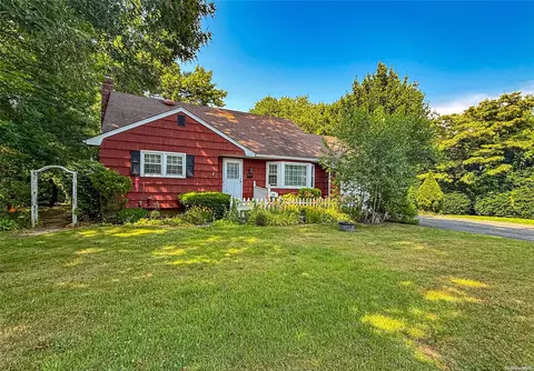 249 Fourth St, Saint James, NY 11780