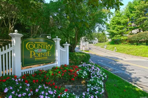 25 Manitou Trl #C, Kings Park, NY 11754