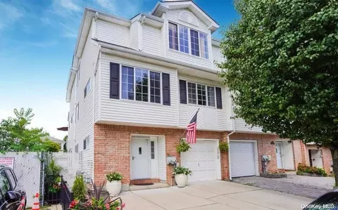 39 Spruce Ln, Staten Island, NY 10309