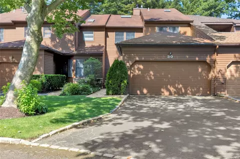 30 Hunt Ct #-, Jericho, NY 11753
