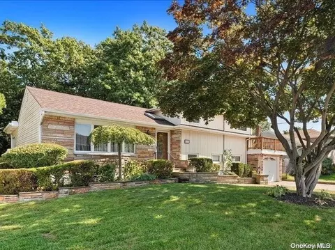 121 East Dr, Massapequa, NY 11758