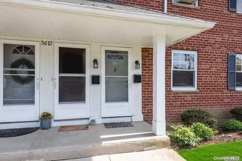 3672 Park Ave #1F, Wantagh, NY 11793