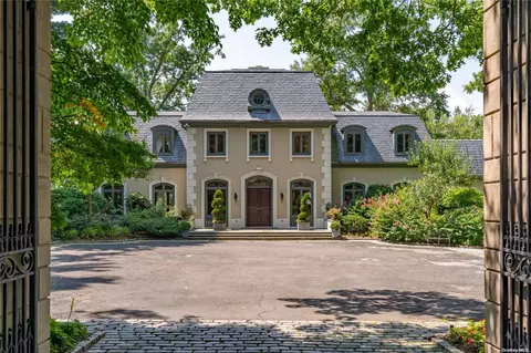 232 Cleft Rd, Mill Neck, NY 11765