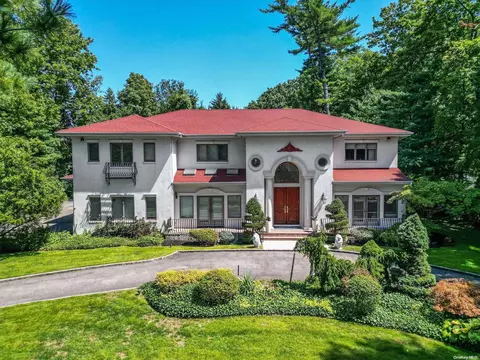 9 East Rd, North Hempstead, NY 11024