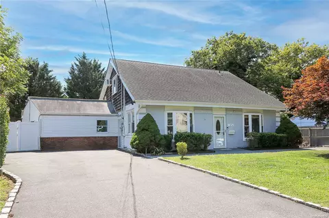 374 Park Ave, Babylon, NY 11702