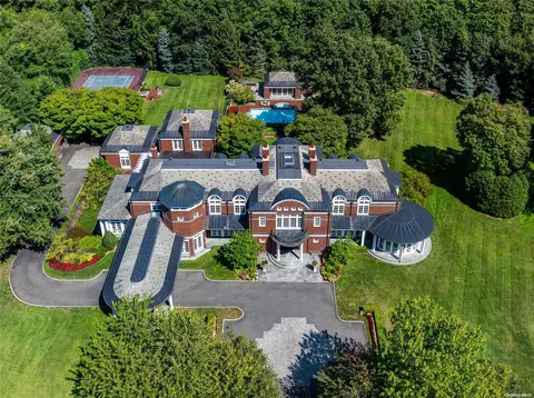 11 Dupont Ct, Greenvale, NY 11548