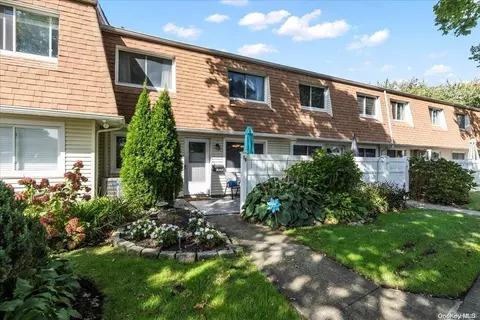 60 Storm Dr #60, Holtsville, NY 11742