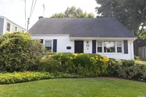 999 Singleton Ave, Woodmere, NY 11598
