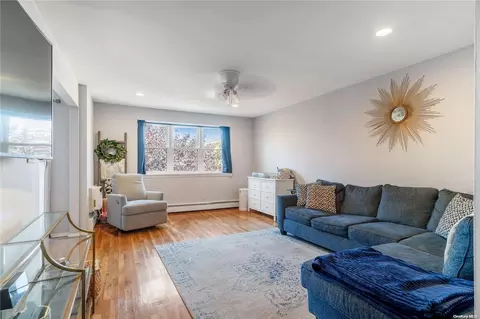 6 Florence Ave #15C, Freeport, NY 11520