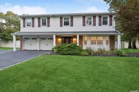 12 Stone Edge Ln, Nesconset, NY 11767
