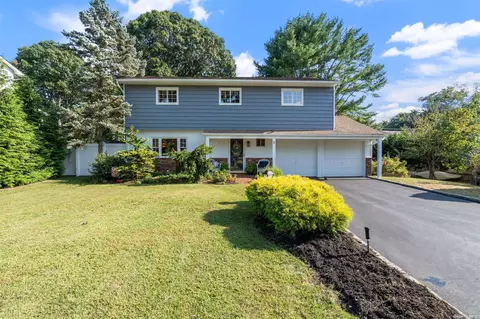 2 Landview Dr, Kings Park, NY 11754