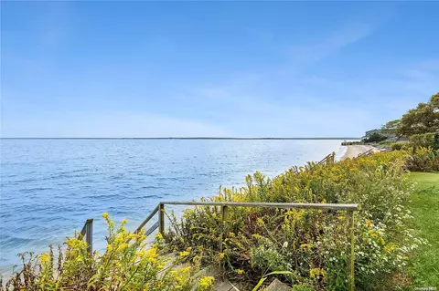 1653 Peconic Bay Blvd, Laurel, NY 11948