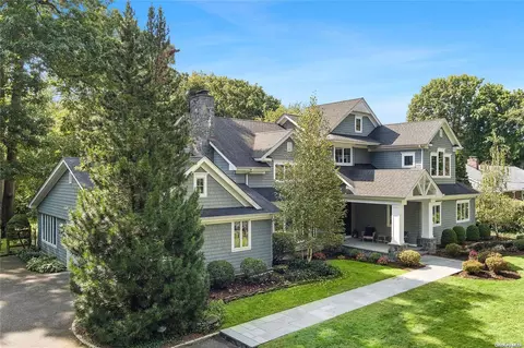 6 Ridgeview Ln, Huntington, NY 11743