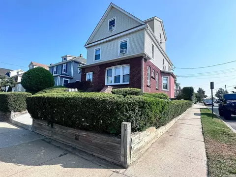 306 Columbus Pkwy, North Hempstead, NY 11501