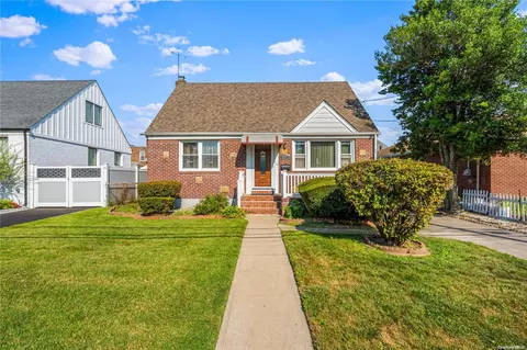 94-59 238th St, Hempstead, NY 11001