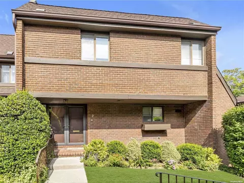 2 Chestnut Hl #99, North Hempstead, NY 11576