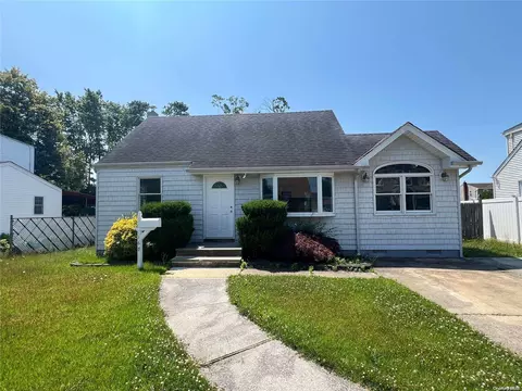 168 Walker St, West Babylon, NY 11704