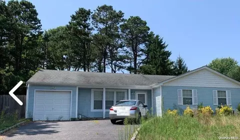 174 Wading River Hollow Rd, Middle Island, NY 11953