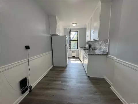 1141 Mcbride St #3B, New York, NY 11691