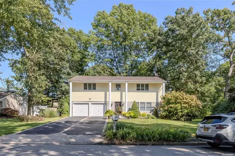 7 Meryl Ln, Nesconset, NY 11767