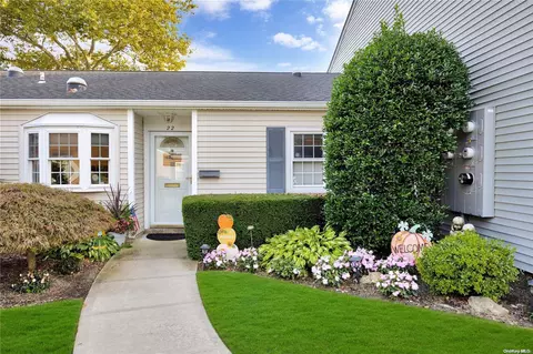 22 Harbor #22, Amityville, NY 11701