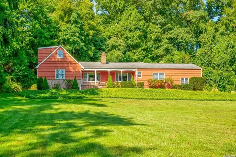 1 Mux Ln, Huntington, NY 11743
