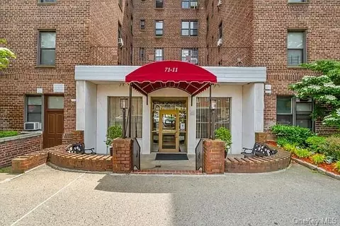 71-11 Yellowstone Blvd #2D, Forest Hills, NY 11375