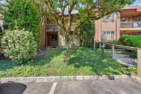 305 Eagle Bay Dr #305, Ossining, NY 10562