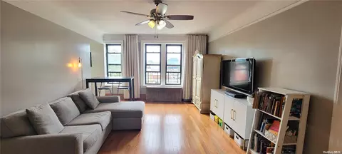 39-75 56 St #5G, New York, NY 11377