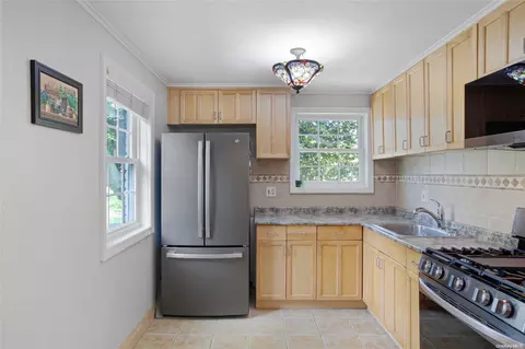 223-46 65 Ave #B, Oakland Gardens, NY 11364