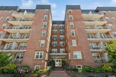 210 E Broadway #2F, Long Beach, NY 11561