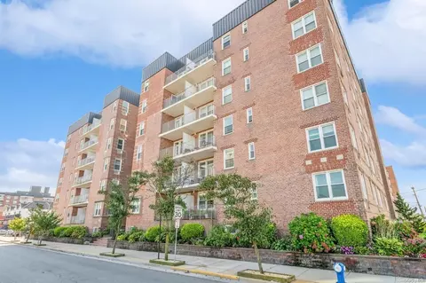 210 E Broadway #2D, Long Beach, NY 11561