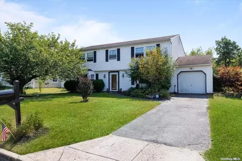 73 Rustic Ave, Medford, NY 11763
