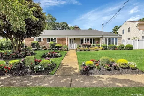 59 Shinnecock Ave, Massapequa, NY 11758
