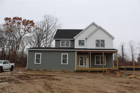 48 W Newins St, Center Moriches, NY 11934